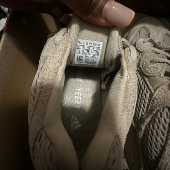 Yeezy 500 - Picture 4 of 6